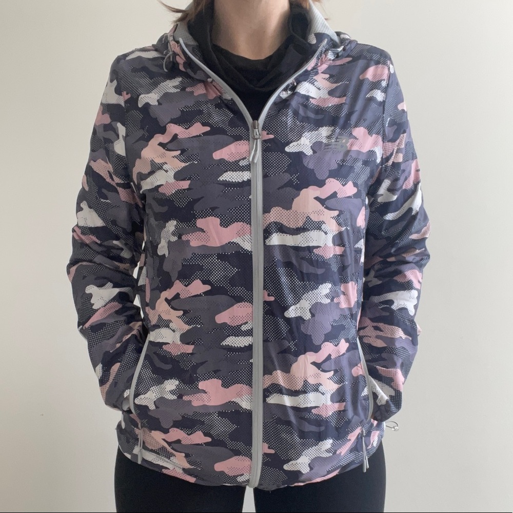 NEW BALANCE Camo windbreaker EUC